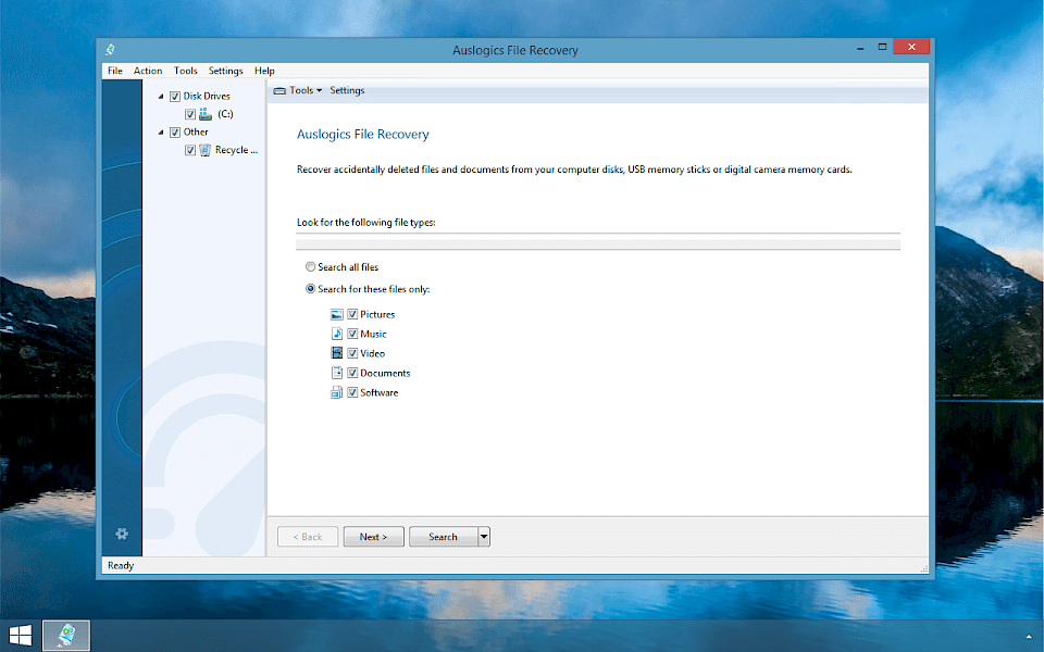 Screenshot of Auslogics File Recovery software running on Windows 10.