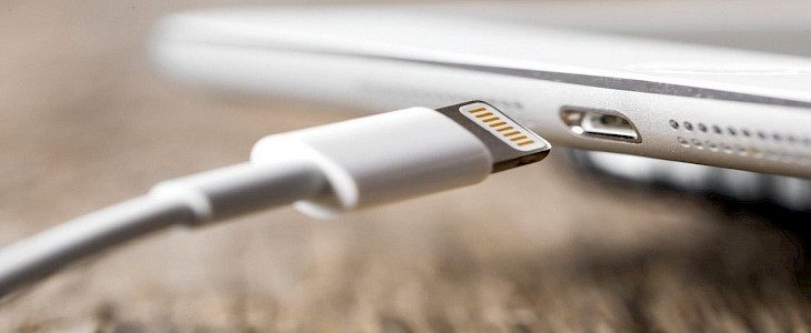 iPhone Security: Lightning Cables that can steal your Passwords